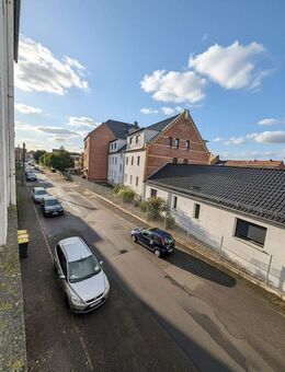 kernsanierte 3-Zimmer-Altbauwohnung mit Südbalkon & optionaler Einbauküche - Schkeuditz