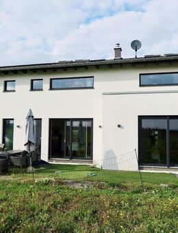 Attraktives, energieeffizientes Zweifamilienhaus - naturnah, in sonniger Blicklage - Reichenberg - Reichenberg (Bayern)