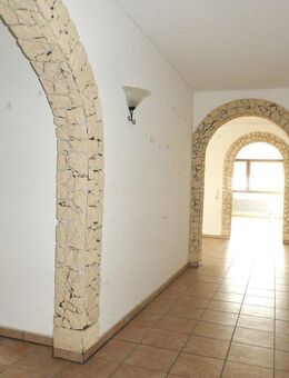 Geräumige, charmante 4,5-ZIMMER-WOHNUNG ca. 110 qm Wohnfläche mit Balkon... INKLUSIVE GARAGE! - Ingersheim