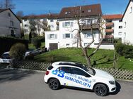 Eine Liebe fürs Leben! Wohnhaus mit schönem Baustil, drei Garagen und viel Grünfläche in sonniger Lage. - Sigmaringen