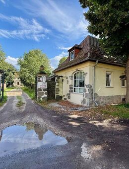 Freistehendes Einfamilienhaus auf Schlossgrundstück im ländlichen Idyll - Potsdam