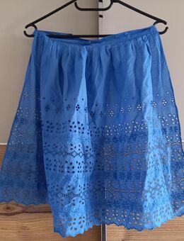 blaue Dirndlschürze mit Lochspitze - Teising