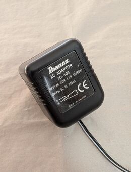 Ibanez Netzteil AC-109, 9-Volt, 200 mA und Verteilerkabel mit 5 Anschlüssen für Effektgeräte - Hamburg Wandsbek