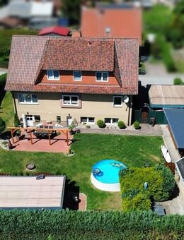 Großzügiges Einfamilienhaus mit Einliegerwohnung + separatem Ferienhaus in beliebter Wohnsiedlung (ca. 200 m bis zur Müritz) - Klink