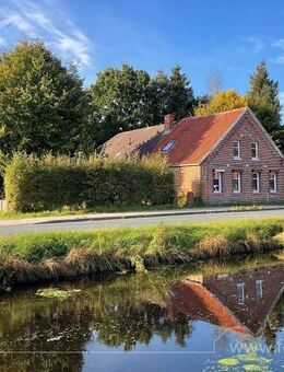 Fehnhaus mit Doppelgarage direkt am Großefehnkanal - Großefehn