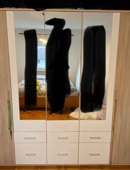 Kleiderschrank - Holzkirchen (Regierungsbezirk Oberbayern)