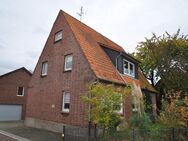 Zentral gelegenes Einfamilienhaus in Dahlenburg mit großem Grundstück, Garage und Schuppen. - Dahlenburg