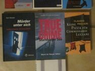 7 Krimis/Thriller: Tot-Käppchen + Tod in Wacken + Mörder unter sich + True Crime + Keine Pizza für Commissario Luciani + Und ich würde es wieder tun + Der Fall Collini - München