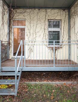 BEZUGSFREIE GARTENWOHNUNG GESUCHT? // 1 Zimmer mit Tageslichtbad, EBK, Balkon & Gartenanteil - Leipzig