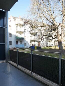 Große 2-Raum-Erdgeschoss-Wohnung mit Einbauküche am Schlobigpark - Zwickau