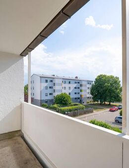 SOPART IMMOBILIEN - Bezugsfreie 2-Zimmer-Wohnung mit Loggia, Einbauküche & Tiefgaragenstellplatz - Germering
