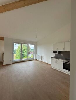 2 Zimmer Penthouse mit Dachterrasse, Küche und Stellplatz - Selb