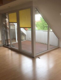 2 Etagen Dachgeschoss-Maisonetten Wohnung mit Loggia in Waggum - Braunschweig