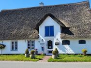 -NEUER PREIS- Reetdachkate mit Fernwärme auf großem Grundstück in der Nähe zur Nordsee und Eider - Lehe (Schleswig-Holstein)