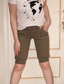 Knielange Shorts, Hose, Turnhose, Sporthose, khaki, Gr. XS - Düsseldorf