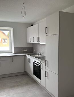 Charmante OG-Wohnung mit 3,5 Zimmern, Balkon und Garage in Drochtersen (OG rechts) - Drochtersen