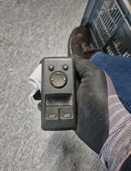 VW T4 Schalter (GRÜN) Fensterheber EFH 701 959 855 links - Essen