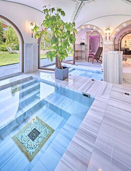 Architektonisch interessantes Villenanwesen in eindrucksvoll gestaltetem Park + SPA-Refugium - Grabenstätt