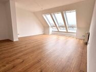 ==Großzügige 4-Zimmer-Wohnung im Dachgeschoss mit 2 Bädern und Stellplatz== - Gera