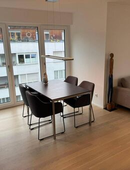 ** TRAUMWOHNUNG IN S-WEST: Attraktive, moderne 3-Zi.-Wohnung mit EBK, Bad, Balkon und TG-Stpl. ** - Stuttgart
