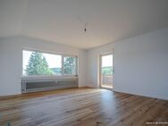 Renovierte 2,5 Zimmer Dachgeschosswohnung mit Balkon und Gartenbereich - Hilzingen