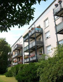 Schön geschnittene 2-Zimmerwohnung mit Terrasse - Naumburg (Saale)