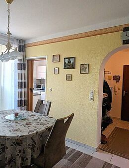 Charmante Eigentumswohnung in gepflegtem Mehrfamilienhaus mit idealer Raumaufteilung, Garage und Keller - Bremen