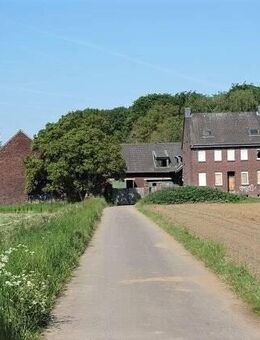 Vierkanthof in Alleinlage: Sanierungsobjekt mit vielen Möglichkeiten & ca. 28.000 m² Grundstück - Willich