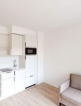 Helle, möblierte 2-Zimmer-Wohnung mit Balkon - Erlangen