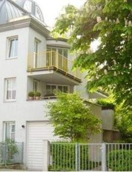 Wohnen mit Flair am Englischen Garten - 2,5 Zimmer im Dachgeschoss mit Dachterrasse - München