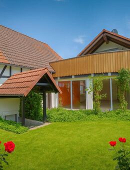 Mehrgenerationenhaus mit Wellness, Sauna, Gartenoase - Anbau Bj. 2002 + Werkstatt / Scheune möglich! - Ermershausen