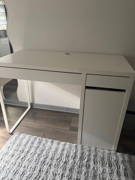Schreibtisch (mit Stuhl) - Köln