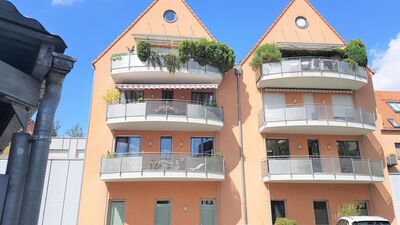 Moderne Maisonette-Wohnung mit Einbauküche, Aufzug und Tiefgaragenstellplatz direkt im Zentrum in 92318 Neumarkt