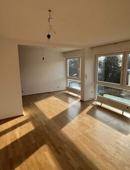 Helle, gut geschnittene 4 Zimmerwohnung in Egelsbach mit Balkon und Garage - Egelsbach