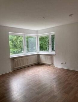 Tolles Wohnzimmer mit abgetrenntem Essbereich und Balkon - Seesen