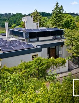 Alleinlage mit Panoramablick! Luxuriöse Architektenvilla mit Schwimmhalle und 7.847 m² Grundstück - Igensdorf