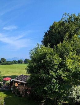 Sofort beziehbare schöne 4-Zimmer-Wohnung mit Balkon, Bergblick, Hobbyraum und Einzelgarage - Großkarolinenfeld
