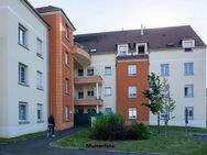 Vierfamilienhaus, 9 Garagenstellplätzen und Carport - Kassel