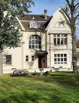 Repräsentative Villa + Anbau mit 55 Bewohnerzimmern – ideal als Wohnheim für Auszubildende in Pflege-, Heil- oder Sozialberufen - Hemer