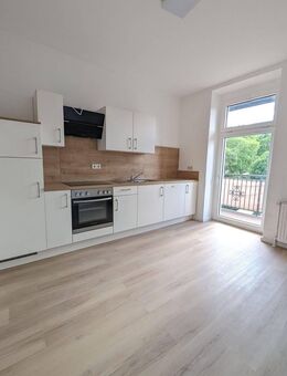 Gemütliche 2-Raum-Wohnung I sonniger Balkon I Einbauküche I Tageslichtbad mit Wanne - Magdeburg