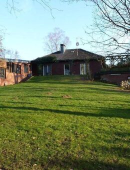 IMMOBILIEN LONNY** Einziehen und wohlfühlen: Charmantes Einfamilienhaus mit Fernblick - Windeck