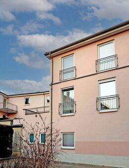 2-RAUM-WOHNUNG IM HERZEN VON MARKRANSTÄDT // 2 Balkone, TG-Stellplatz - Markranstädt