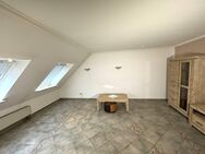 Gemütliche Dachgeschoss-Wohnung mit 2 Zimmern und Balkon in Altenessen-Nord, Essen (DG rechts) - Essen