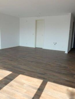 Exklusive Penthouse-Wohnung 4-Zimme, 2-Bäder, Küche im Zentrum von Losheim zu Vermieten !!! - Losheim (See)