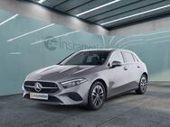 Mercedes A 180, Kompaktlimousine Progressive Line, Jahr 2023 - München