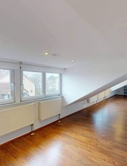 Große 3-Zimmer-Dachgeschosswohnung mit moderner EBK und schickem Tageslichtbad - Erlangen