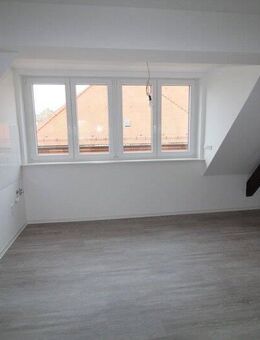 Perfekt für Singles - kleine DG-Wohnung mit Balkon und Fassadenvollwärmeschutz - Bruchsal