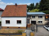 Gebäudeensemble mit zwei Garagen und schönem Garten! - Queidersbach