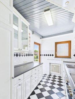 2002 Renoviert! ERBBAURECHT - Top gepflegte 3-Zi.-Whg. + großer Süd-Balkon + Stellplatz und mehr! - Wendlingen (Neckar)