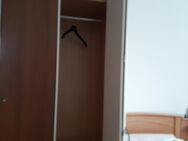 Weißer, schmaler Falttürenschrank - Neukirchen (Pleiße)